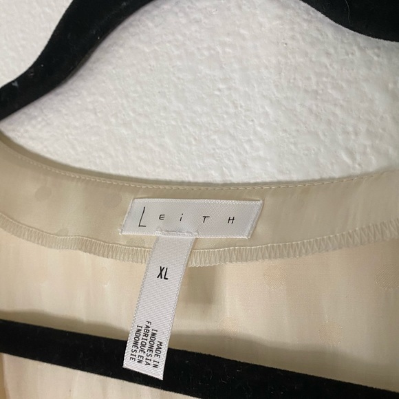 ✨ 2 for $40 SALE | Leith | Cream Polka Dot Flutter Sleeve Blouse - Picture 3 of 9